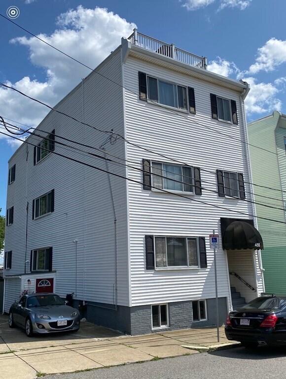 Building Photo - 449 Frankfort St