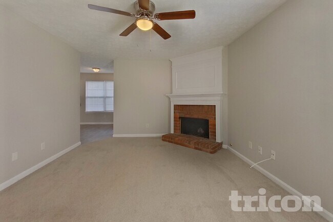 Building Photo - 936 Edgewood Ln