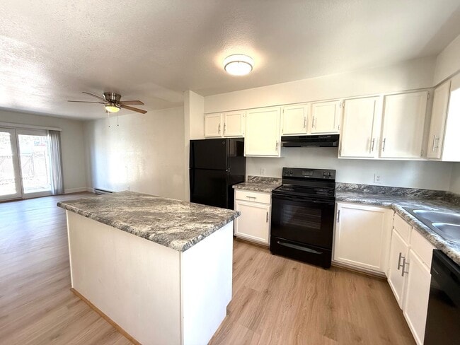 Building Photo - Townhome in Prescott!