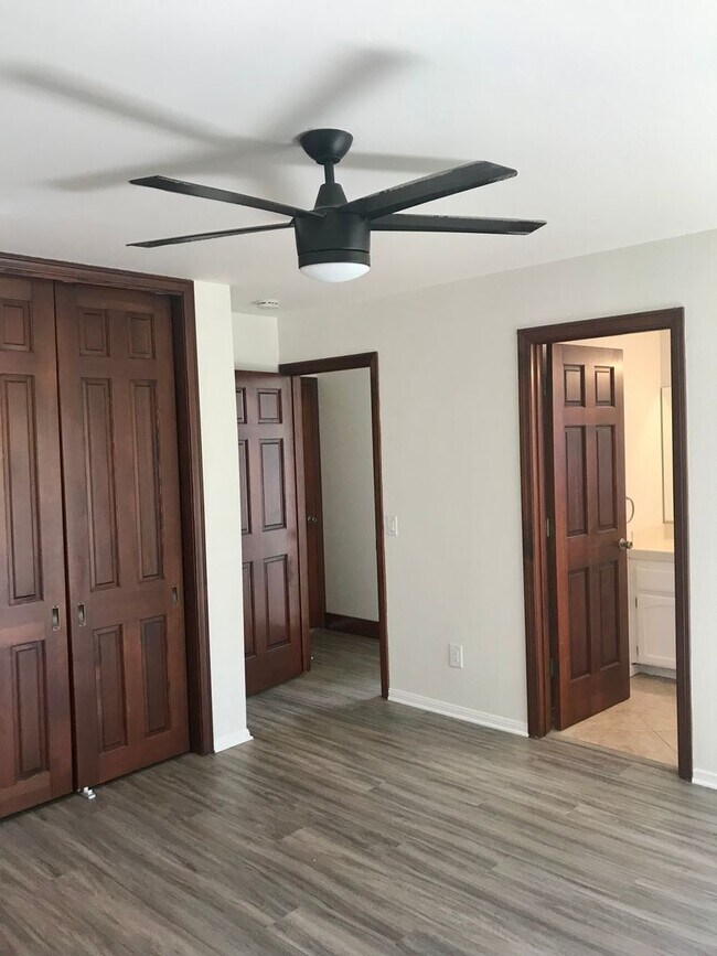 Building Photo - 2-bed 2.5 bath townhome near Tamarack Beach
