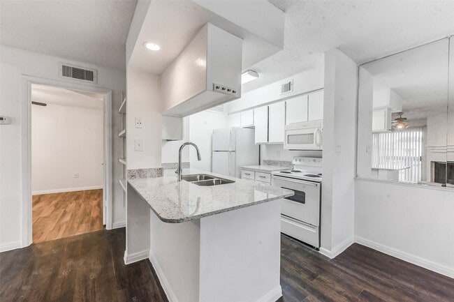 Foto del edificio - 250 El Dorado Blvd