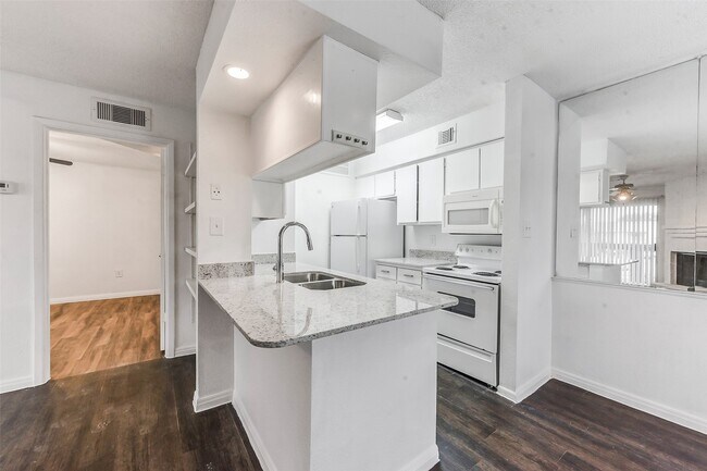 Building Photo - 250 El Dorado Blvd