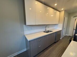 Building Photo - 150 Colborne Av