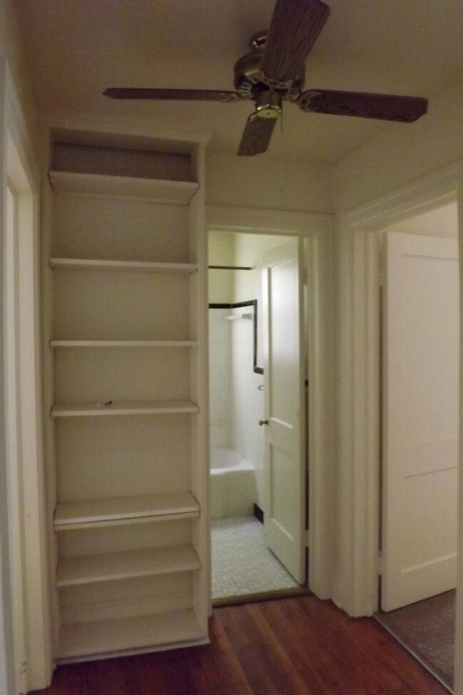 Foto del edificio - 7147 Midfield St B