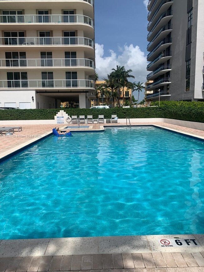 Building Photo - 8855 Collins Ave