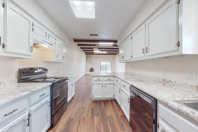 Building Photo - Tramway/Indian School TH 2/BD 2/BA 2/CG