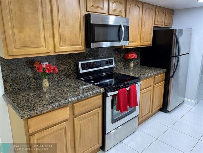Foto del edificio - 2700 Coral Springs Dr