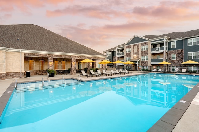 Building Photo - The Pointe at Five Oaks