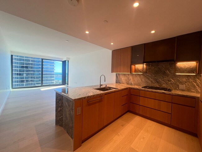 Building Photo - Experience Sophisticated Urban Living at V...