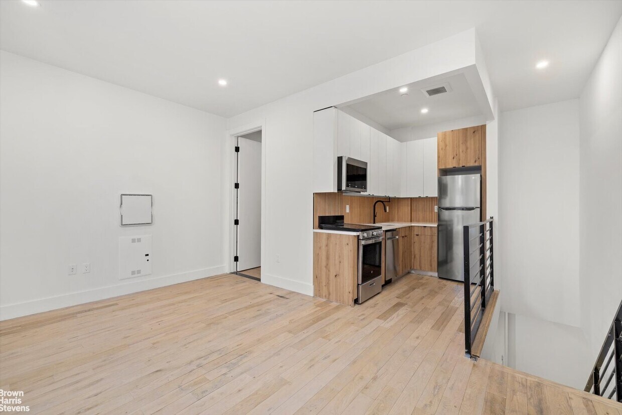 147 Stanhope St, Brooklyn, NY 11221 Townhome Rentals in Brooklyn NY