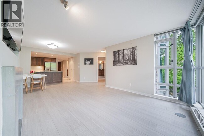Photo du bâtiment - 9373 Hemlock Dr