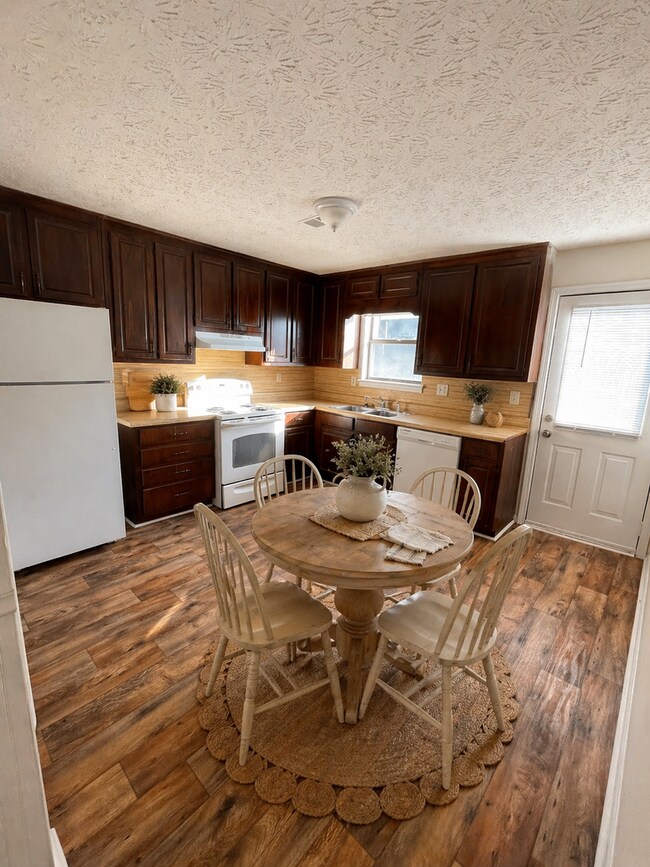 Foto del edificio - 8821 W Hills Ct
