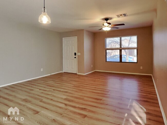 Foto del edificio - 11529 W Flores Dr