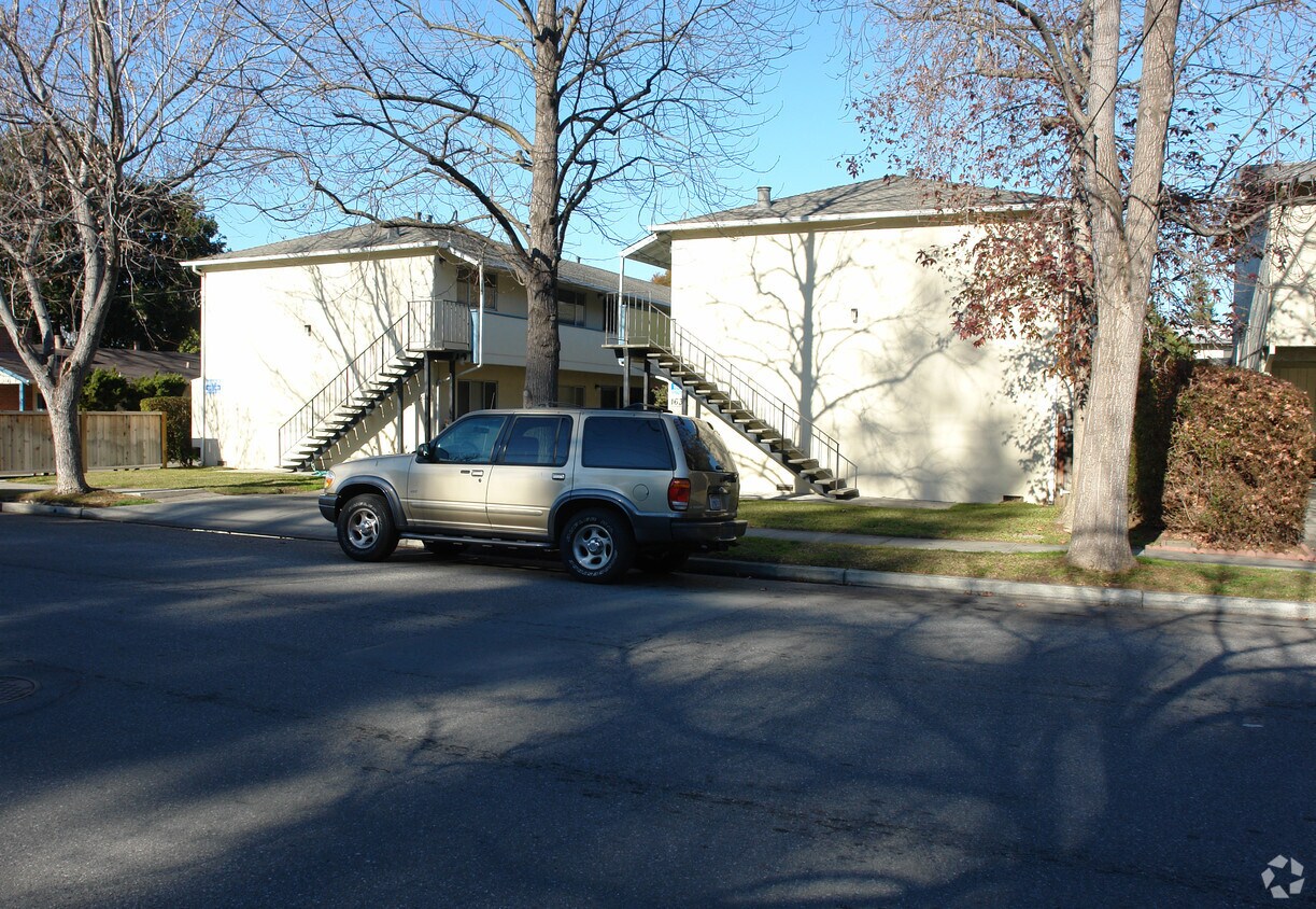 Building Photo - 1638 Latham St