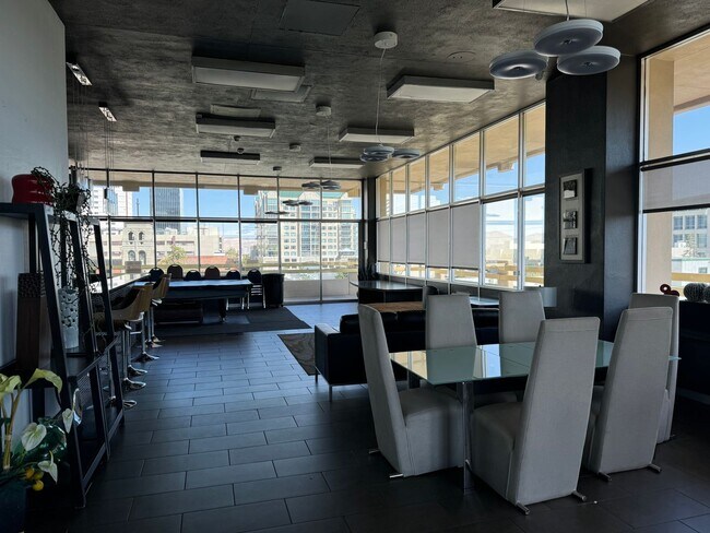 Building Photo - Arlington Towers Studio for Rent!