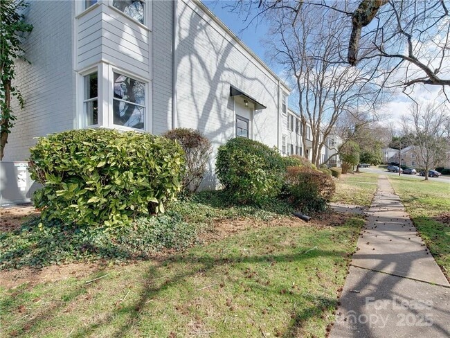 Foto del edificio - 220 Wakefield Dr