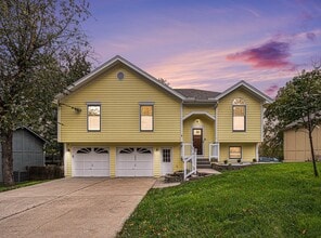 Building Photo - 1401 NE Weddle Ln