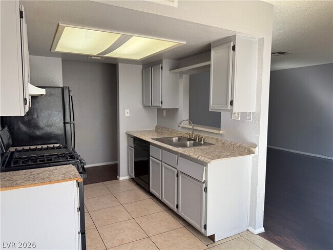 Building Photo - 2853 Wheelwright Dr