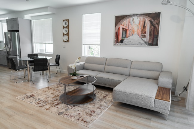 Photo - 4827 Riverton Ave Townhome