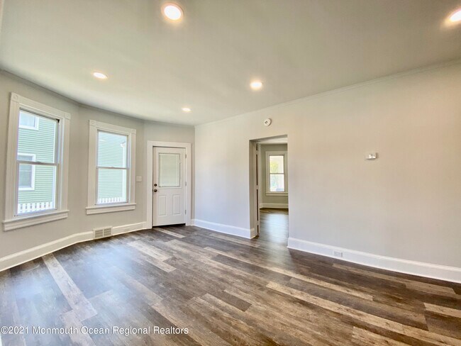 Building Photo - 1107 2nd Ave