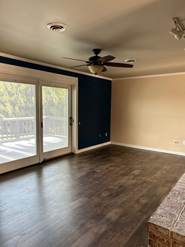 8‘ wide sliding door to rear deck and yard - 303 Seminole Ct