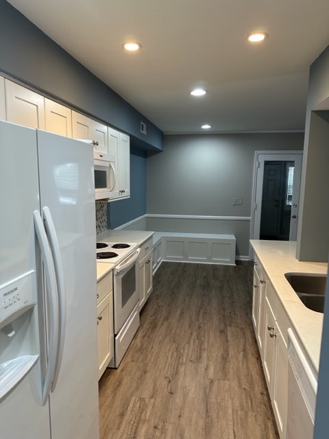 View into kitchen /dining - 614 Bay Tree Ct Apartment