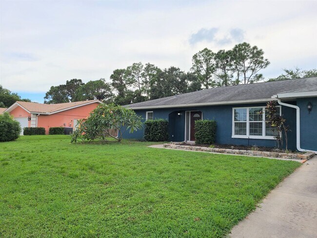 Foto del edificio - 3 bedroom home for Annual Rent