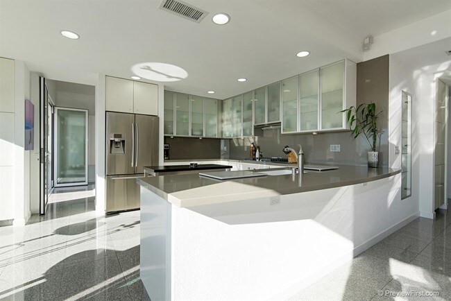 Foto del edificio - 4661 Pannonia Rd