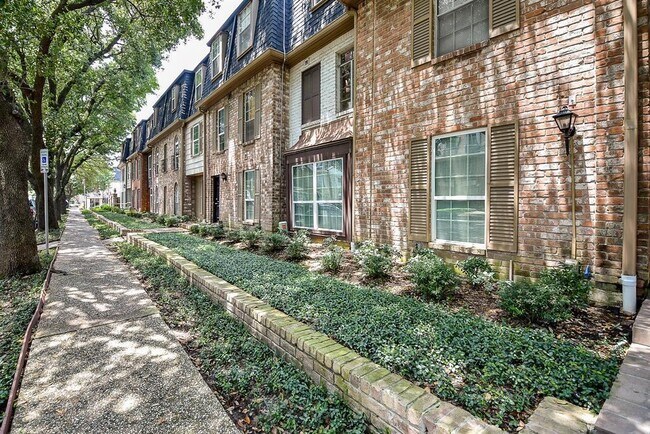 Foto del edificio - 359 N Post Oak Ln