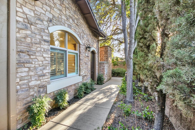 Building Photo - 4320 Pavilions Pl Ln