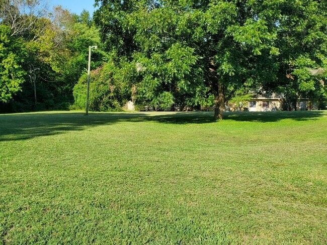 Building Photo - Charming Upstairs Apartment in Newberry, SC!