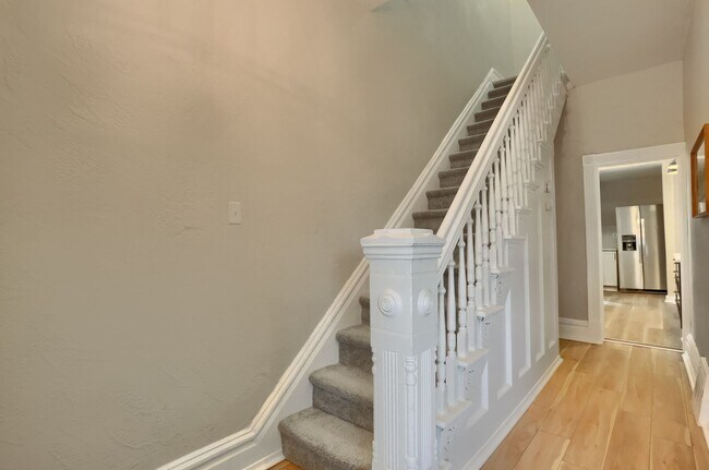 Building Photo - Renovated Home - Mt. Washington