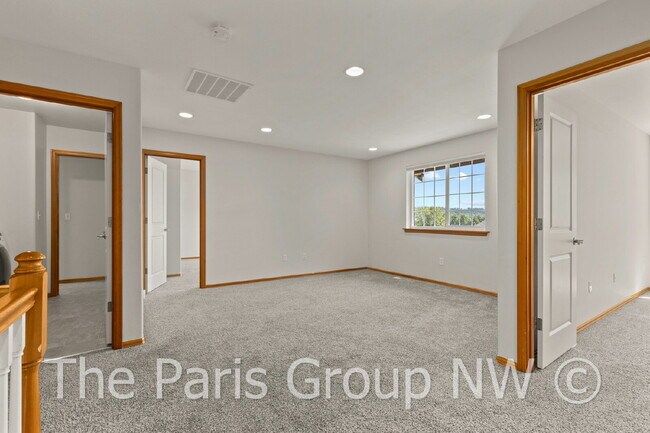 Foto del edificio - Beautiful Central Bothell Home. Great Floor Plan! Open Lvg Spaces, Office, Bonus Room  + XL Bedro...