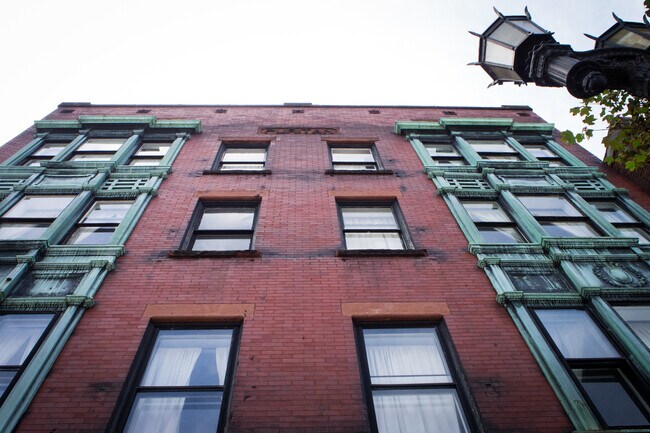 Building Photo - 228 Allen St