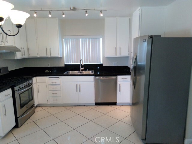 Foto principal - 1927 Cloverfield Blvd