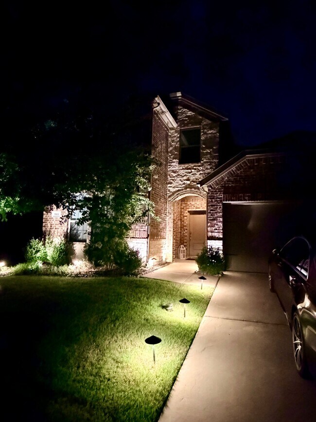 Foto del edificio - 901 Goldenrod Ln