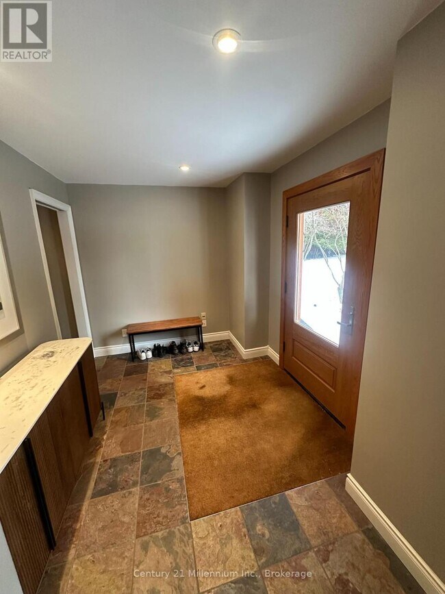 Photo du bâtiment - 108 Liisa's Ln