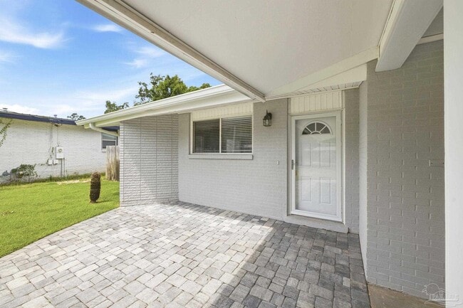 Building Photo - 302 Loruna Dr