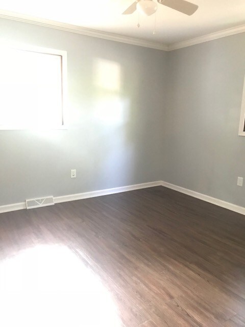 Building Photo - 558 Gibson Dr NW