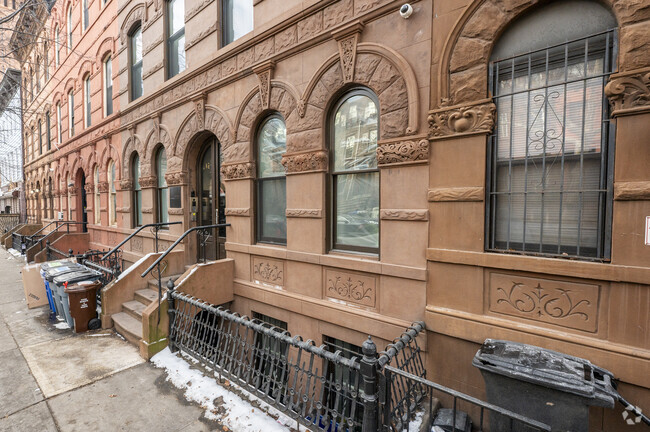 Building Photo - 820 Marcy Ave