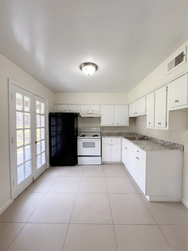 Foto del edificio - 2295 Candlewyck Cir