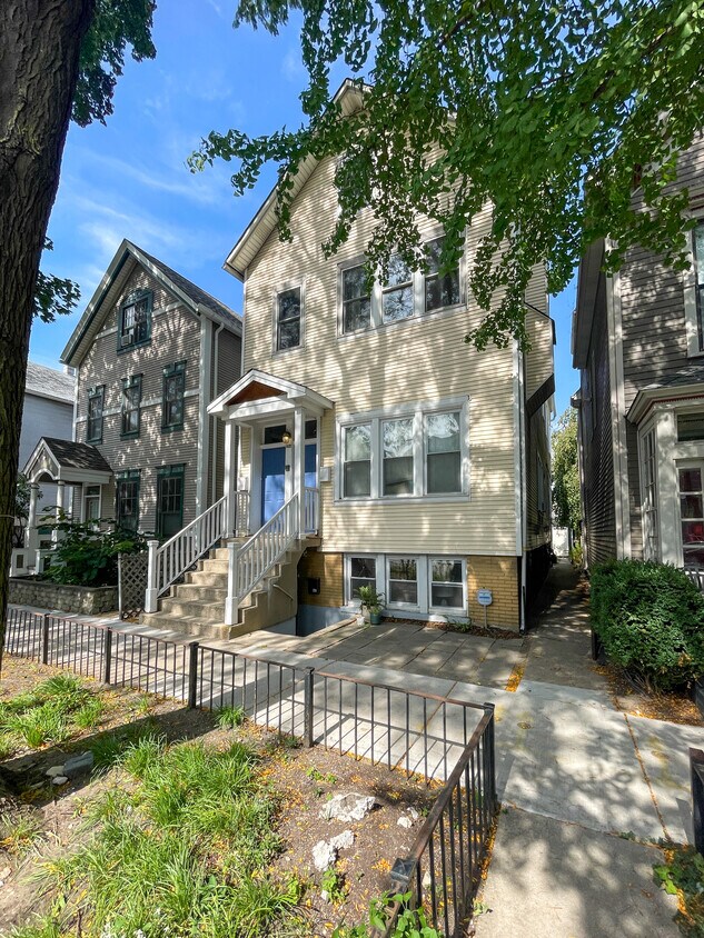 1432 W Barry Ave Unit 2, Chicago, IL 60657 Condo for Rent in Chicago