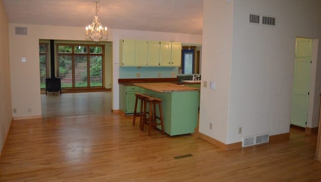 Foto del edificio - 7310 Friendship Ln