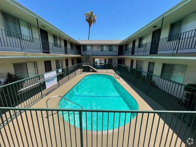 Building Photo - 6444 Tujunga Ave