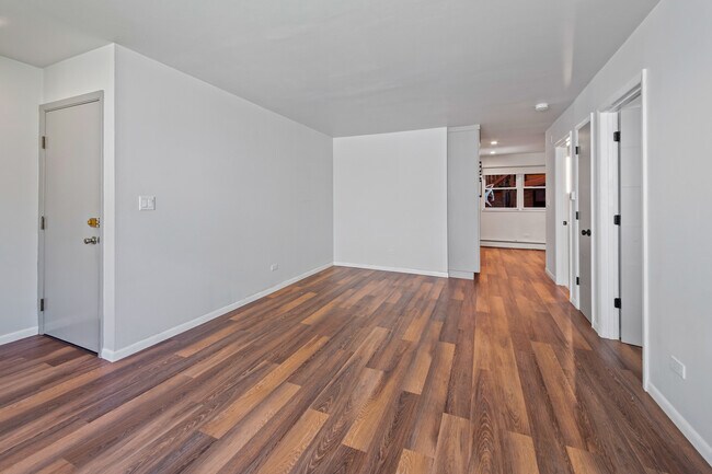 Building Photo - 4850 N Paulina St