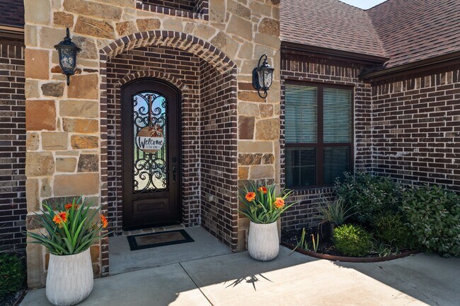 Building Photo - 6333 Weatherby Rd