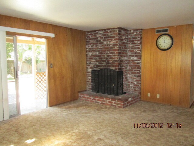 Building Photo - RAMONA AVENUE - 3/2, 2 Car Garage W/Auto O...