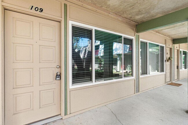 Building Photo - 210 Pelham Rd