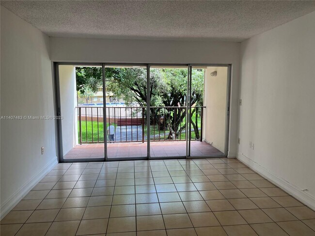 Foto del edificio - 9190 Fontainebleau Blvd