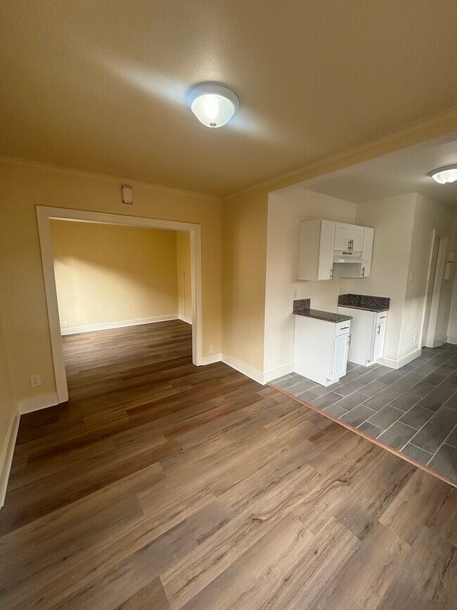 Foto del edificio - 317 E 61st St